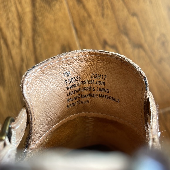 Size 7 Brown Born suede bootie with zipper back - Picture 4 of 6
